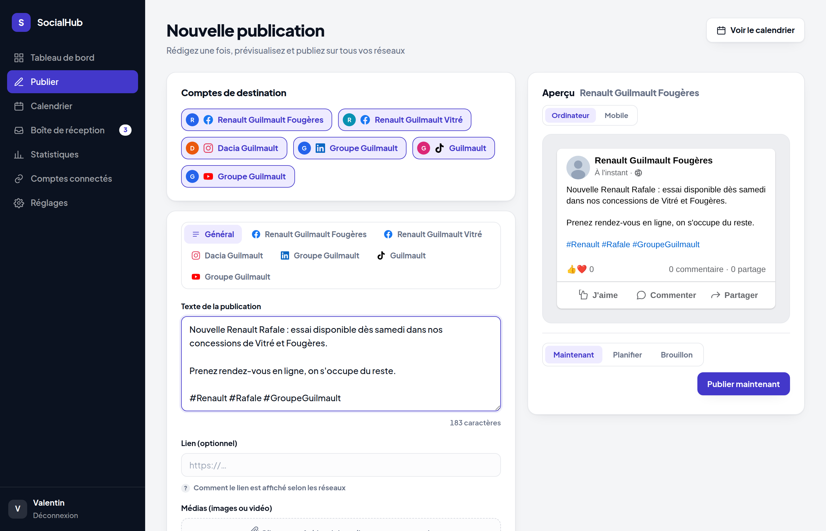 L'éditeur de SocialHub : onglet Général, onglets par compte, et prévisualisation du rendu Facebook.